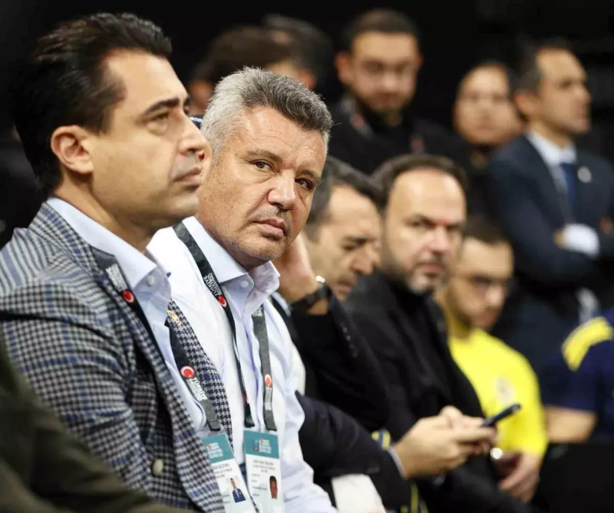 Galatasaray, Fenerbahçe\'ye Mağlup Oldu