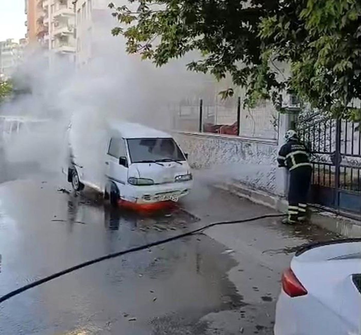 Batman\'da Minibüs Yangını
