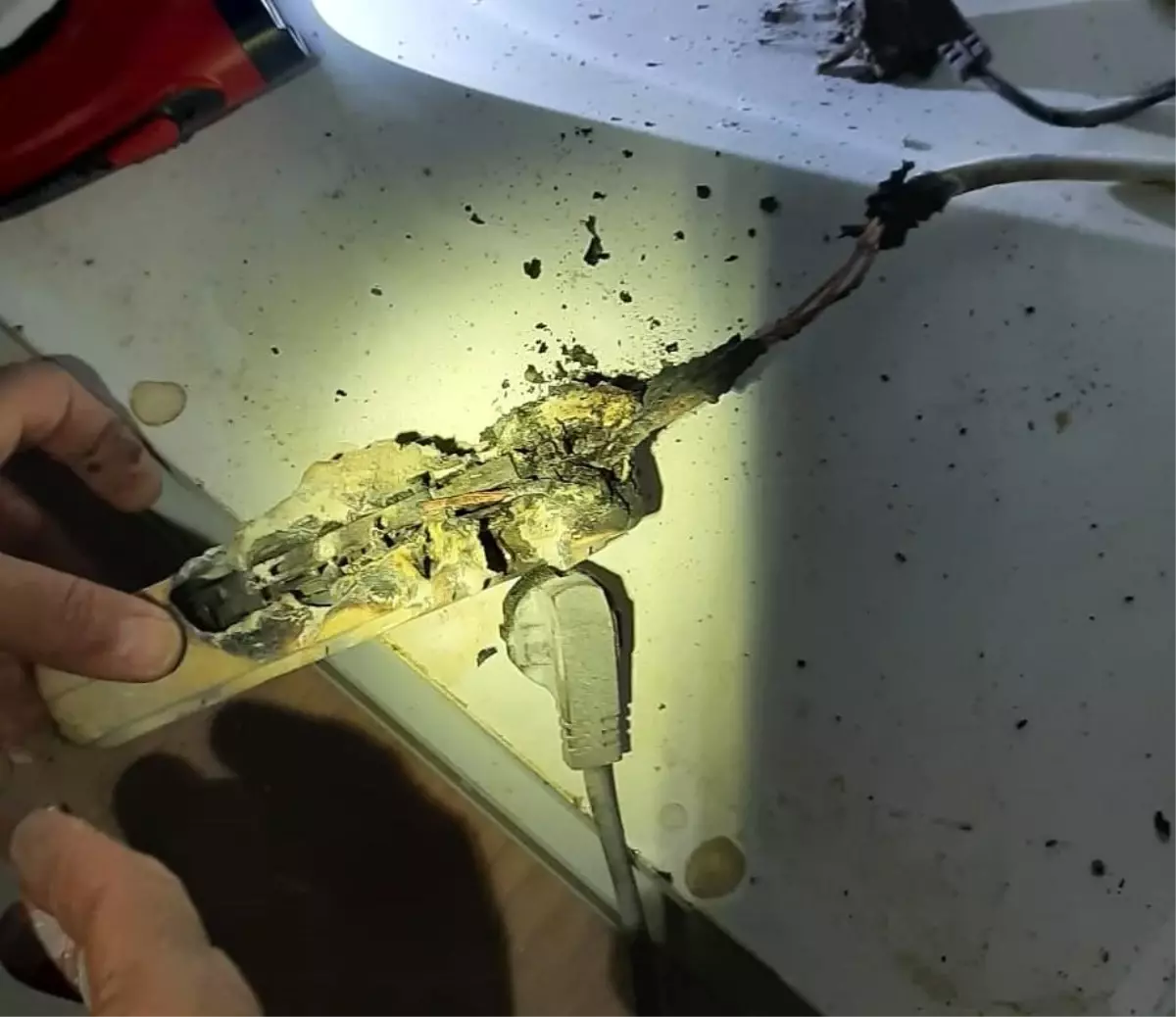 Bucak\'ta Yangın: Uzatma Kablosu Alev Aldı