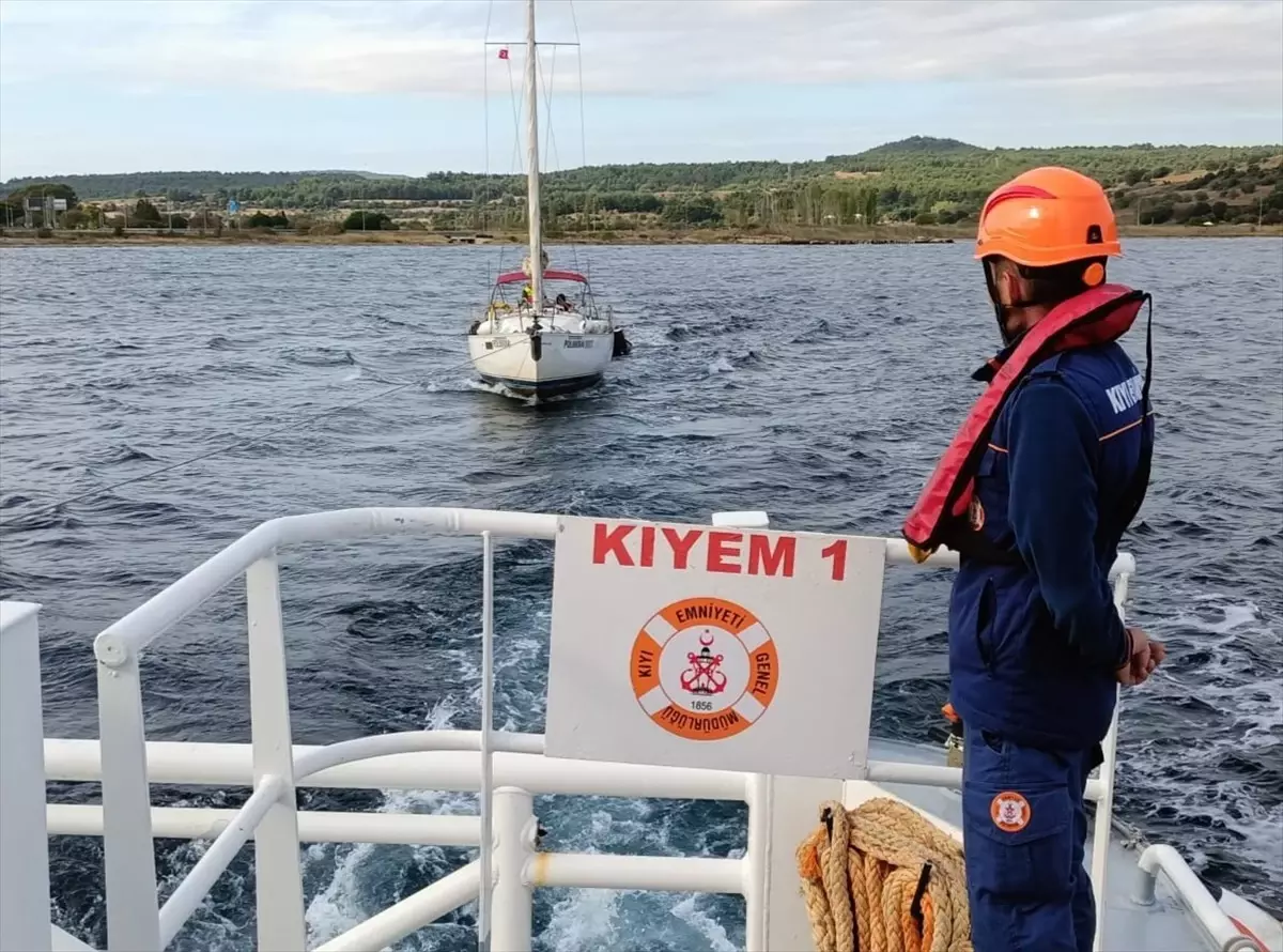 Çanakkale\'de Sürüklenen Tekne Kurtarıldı