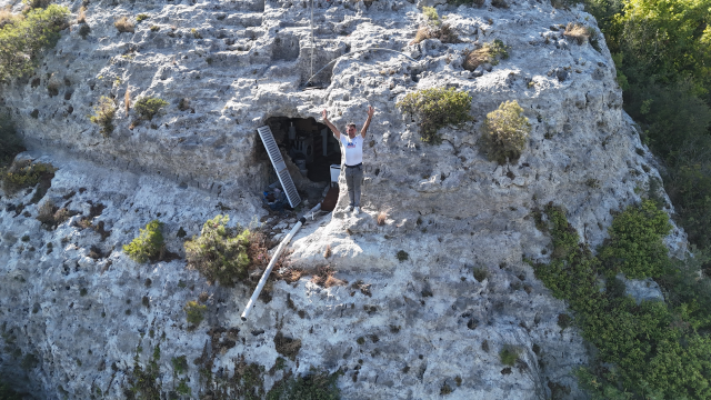 Depremden sonra mağarada yaşamaya başlayan adamı yıkan karar