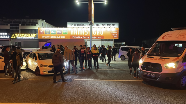 Edremit'te Gasbettiği Araçla Kaçmaya Çalışan Şüpheli, 2 Kişiyi Öldürdü Edremit'te Gasbettiği Araçla Kaçmaya Çalışan Şüpheli, 2 Kişiyi Öldürdü