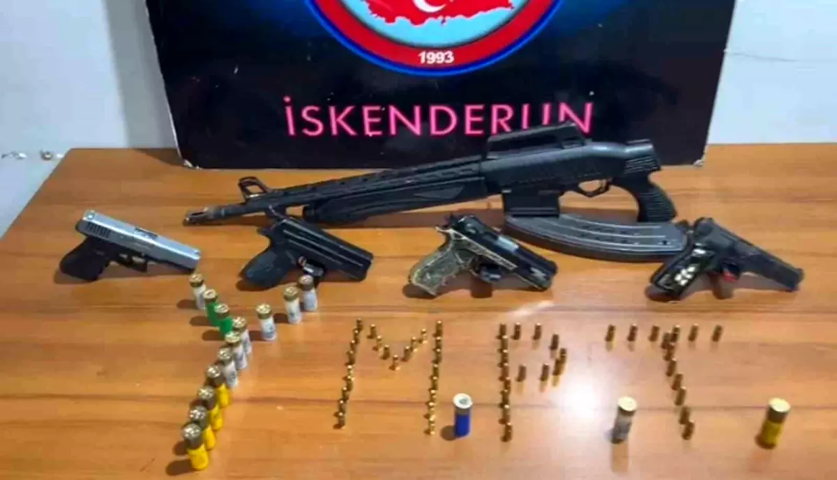 İskenderun\'da ruhsatsız silah ele geçirildi