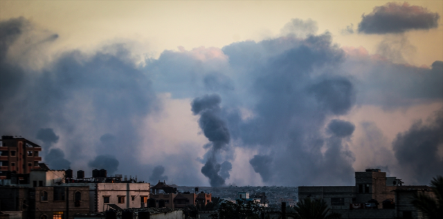 İsrail ordusu: Gazze'nin güneyindeki Hamas hedeflerine saldırı dalgası başlattık