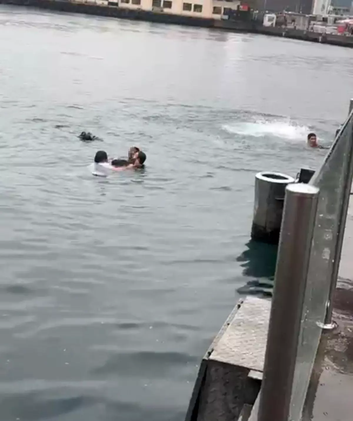 Kadıköy\'de Denize Düşen 4 Engelli Arkadaş