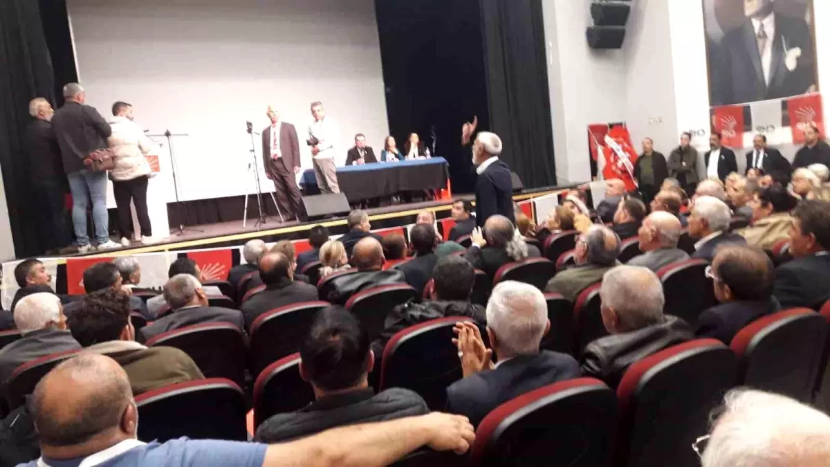 CHP Kars İl Kongresi\'nde \'Şaibe\' İddiaları Gerginliğe Neden Oldu