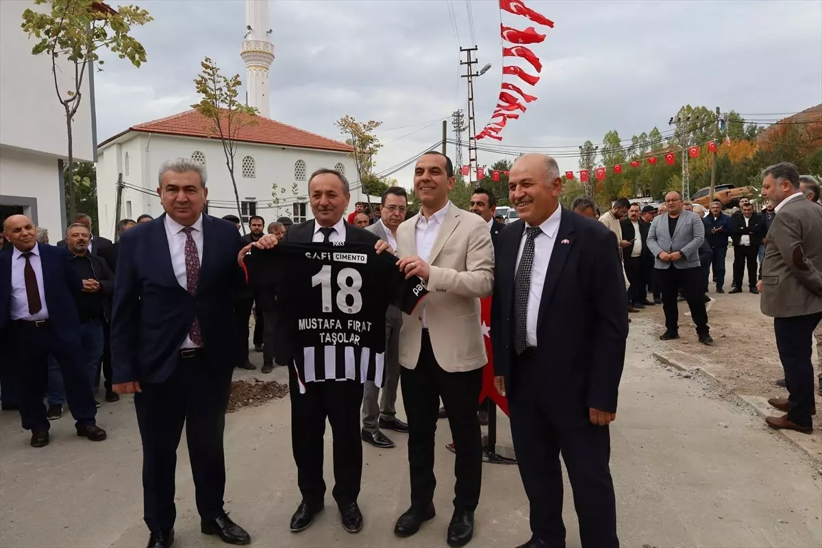 Kayıören köy konağı törenle açıldı