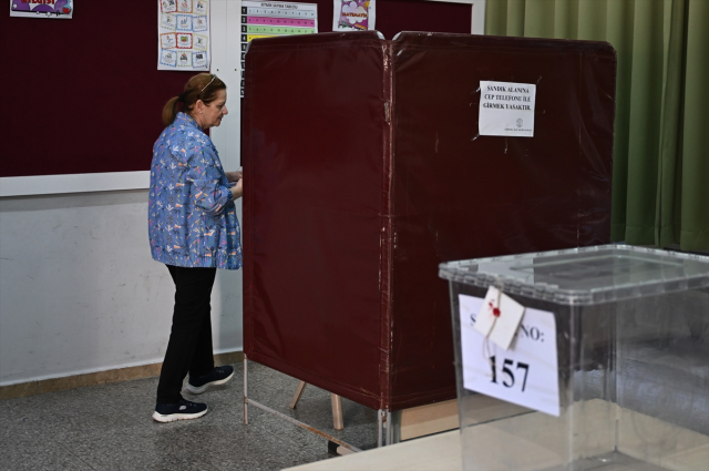 Komşu sandık başına gidiyor! Bir aday saatler kala çekildi