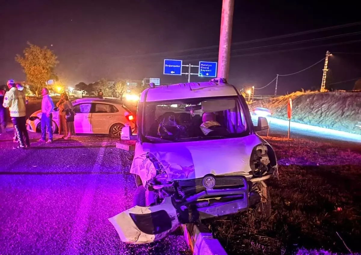 Malatya\'da İki Trafik Kazası: 3 Yaralı