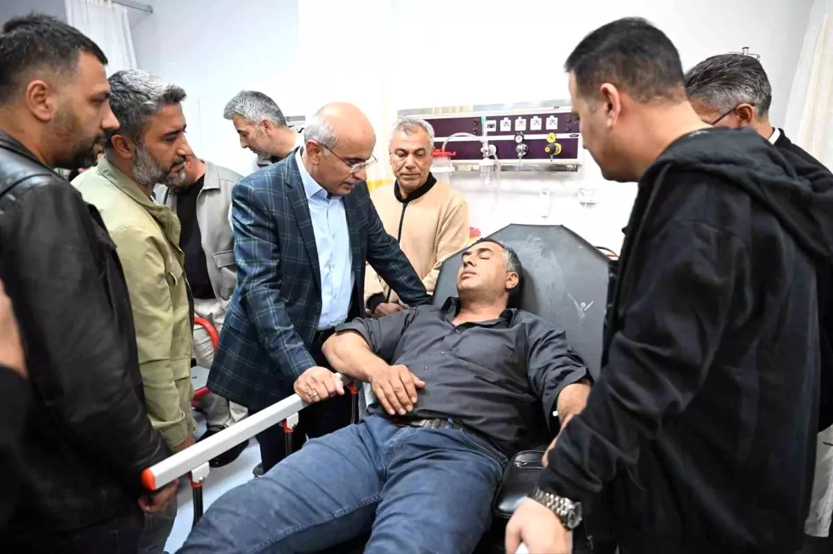 Malatya\'da Belediye Personelini Taşıyan Minibüs Kaza Yaptı