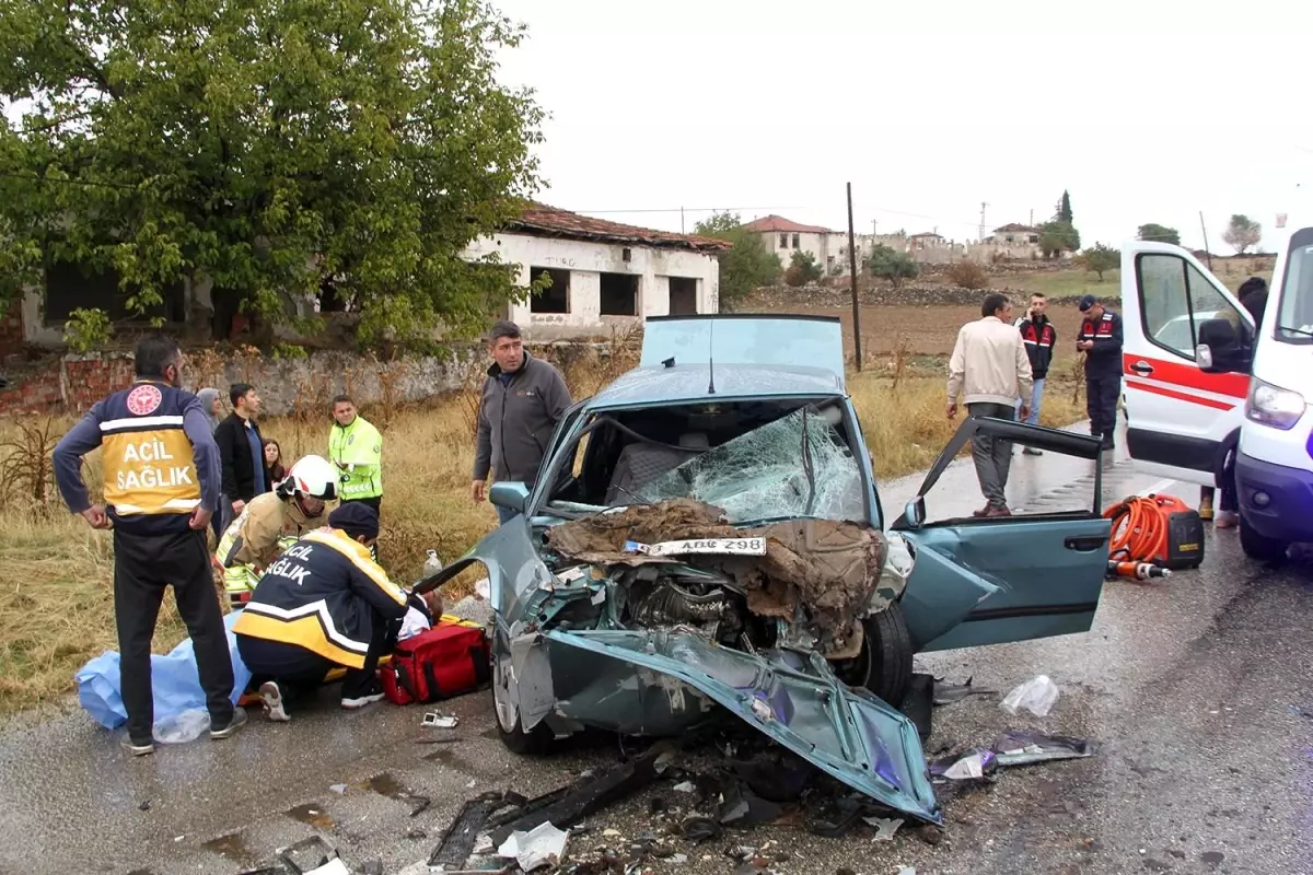 Kula\'da Trafik Kazası: 1 Bebek Hayatını Kaybetti