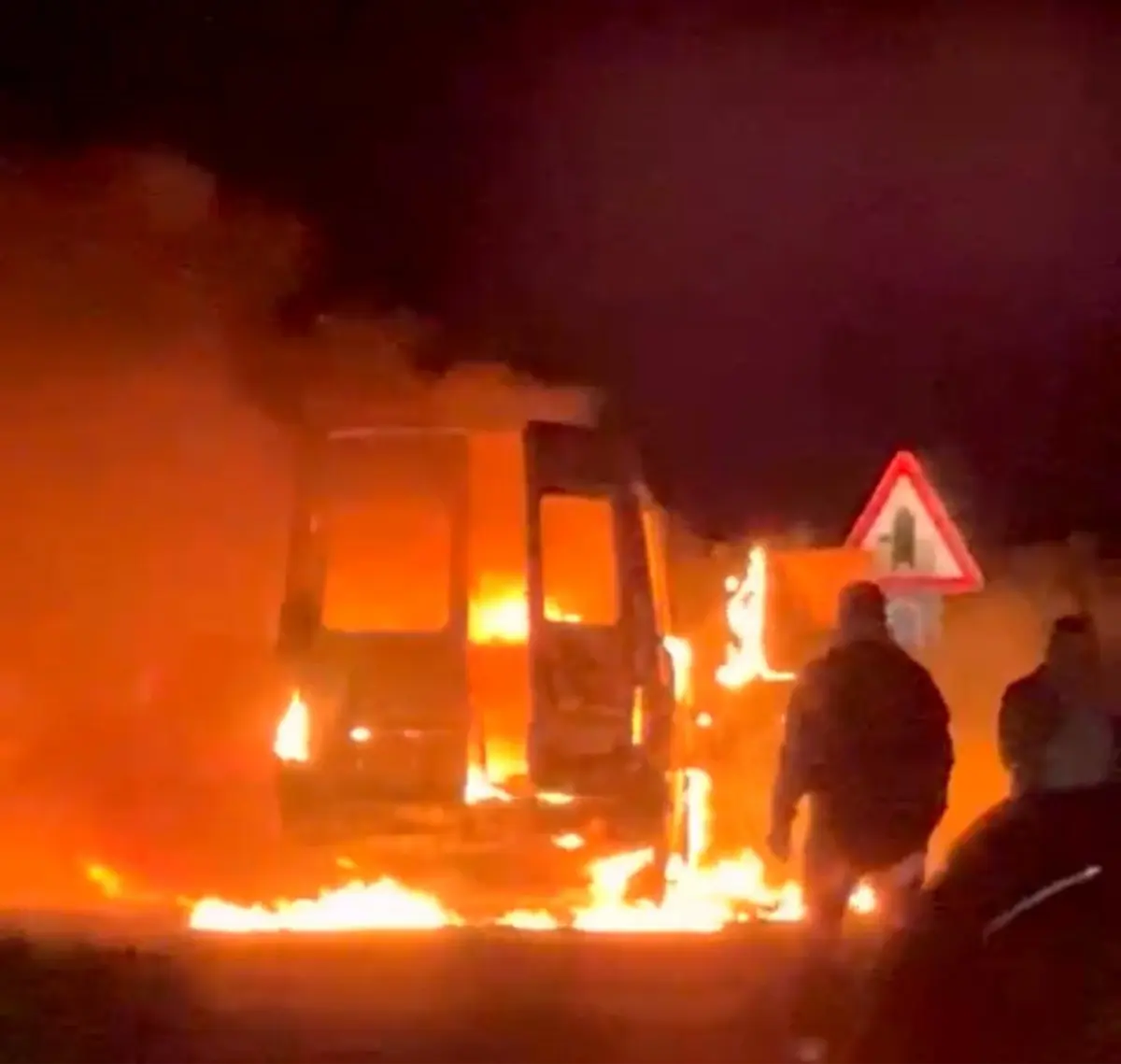 Muğla\'da Pazardan Dönüşte Minibüs Yangını