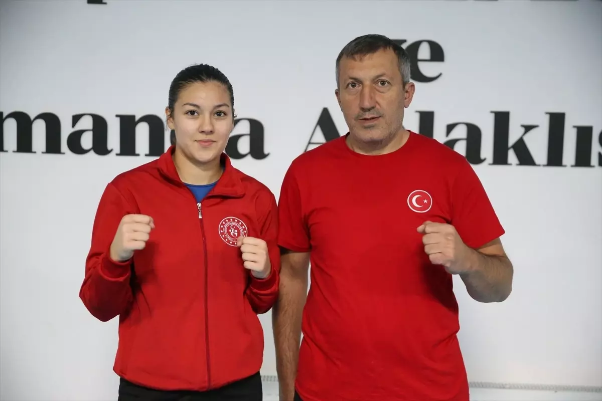 Genç Boksör Sahranur\'dan Altın Madalya Hedefi
