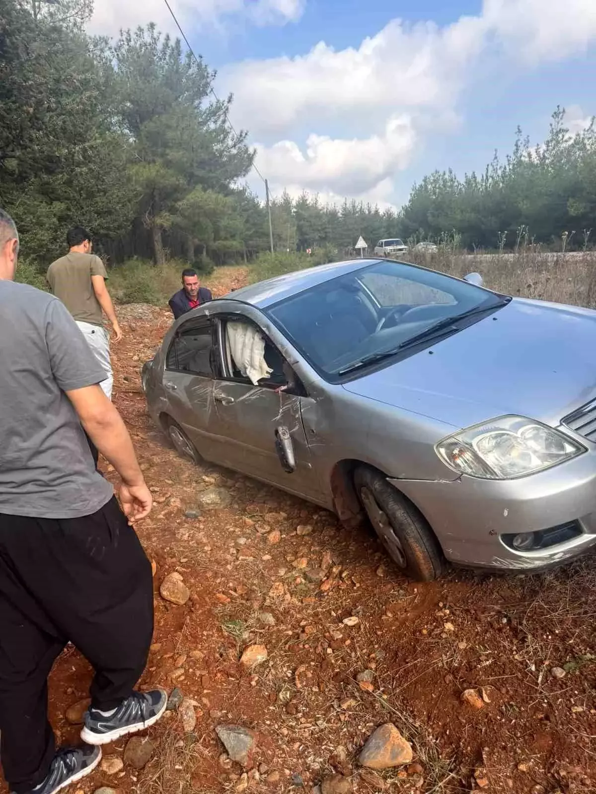 Osmaniye\'de Direksiyon Hakimiyetini Kaybeden Araç Şarampole Uçtu: 1 Yaralı