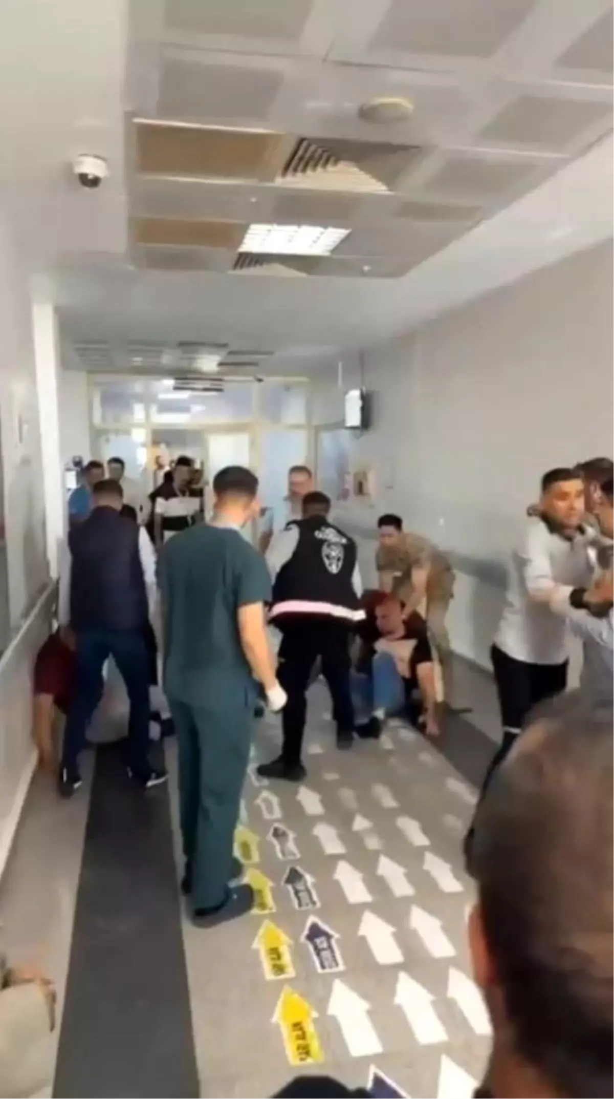 Hastane Acilinde Kavga: 2 Yaralı