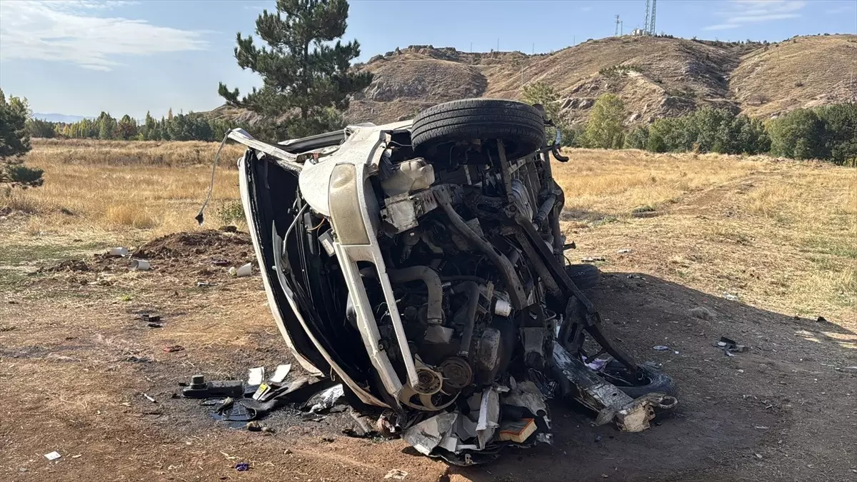 Sivas\'ta Minibüs Devrildi: 4 Yaralı