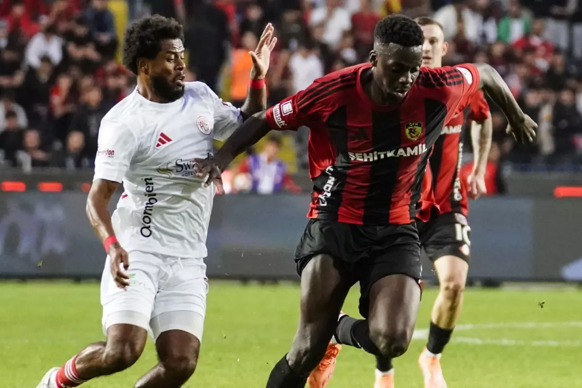 Süper Lig\'de nefes kesen maç! 3-0\'dan geri dönmeye ramak kalmıştı