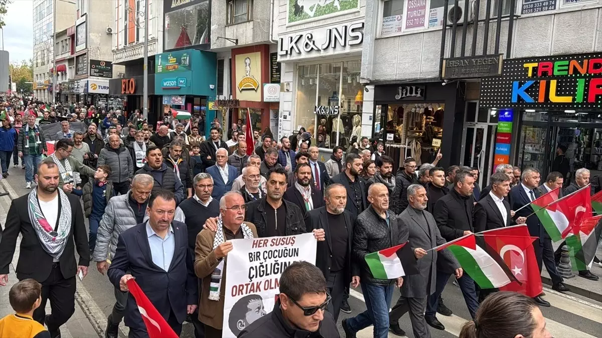 Çorlu\'da Gazze Kararlılık Yürüyüşü Düzenlendi