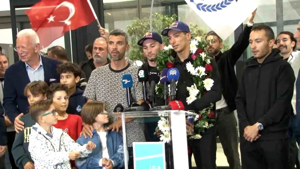 Toprak Razgatlıoğlu 3. kez şampiyon döndü