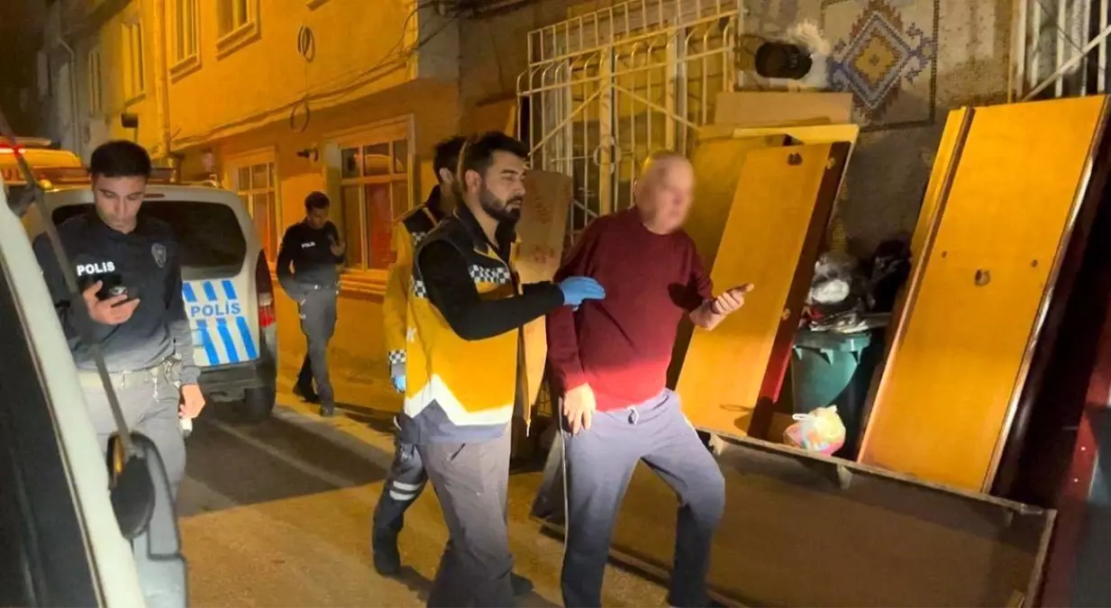 80 yaşlarındaki 3 arkadaşın alem gecesi hastanede bitti