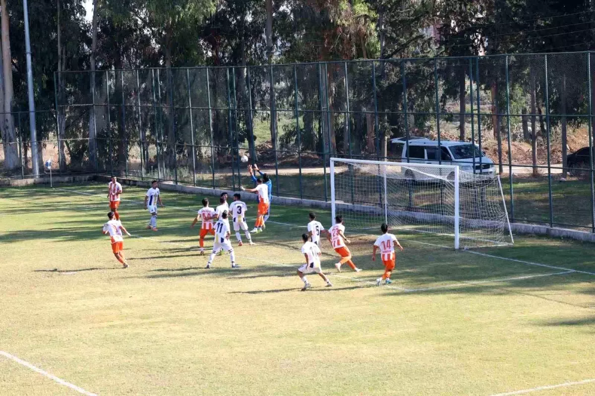 Akdeniz Belediye Spor, Tarsus Spor\'u Yenerek Namağlup Unvanını Korudu