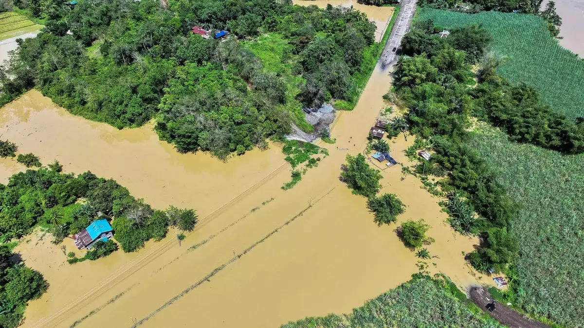 Fengshen Fırtınası Filipinler\'de Can Aldı