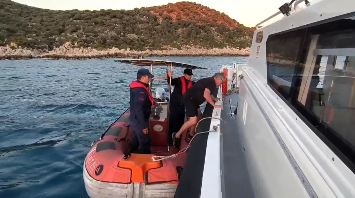 Kaş\'ta Mahsur Kalan Turist Kurtarıldı