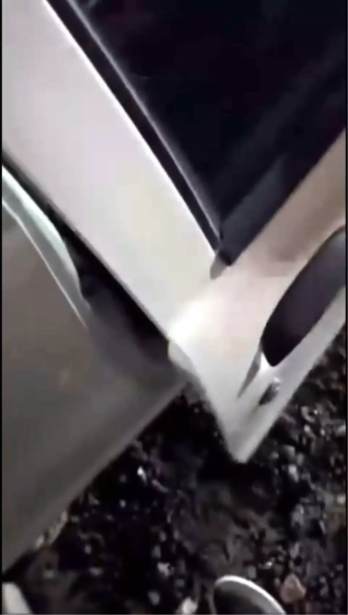 Avcılar\'da Hırsızlık: 4 Lastik ve Ses Sistemi Çalındı