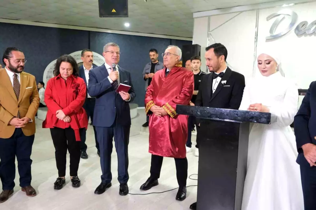 Denizli\'de Gazeteci Kubilay Demir ile Şeyma Çölgeçen\'in Nikah Töreni Gerçekleşti