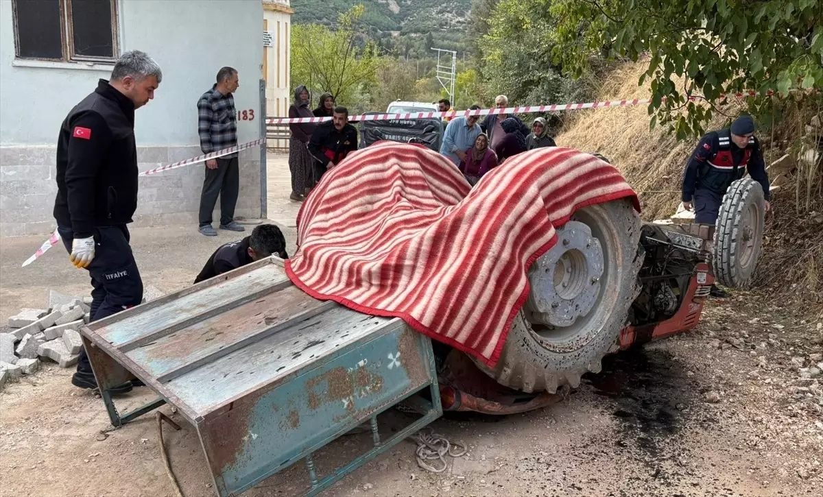 Traktör Devrildi, Sürücü Hayatını Kaybetti