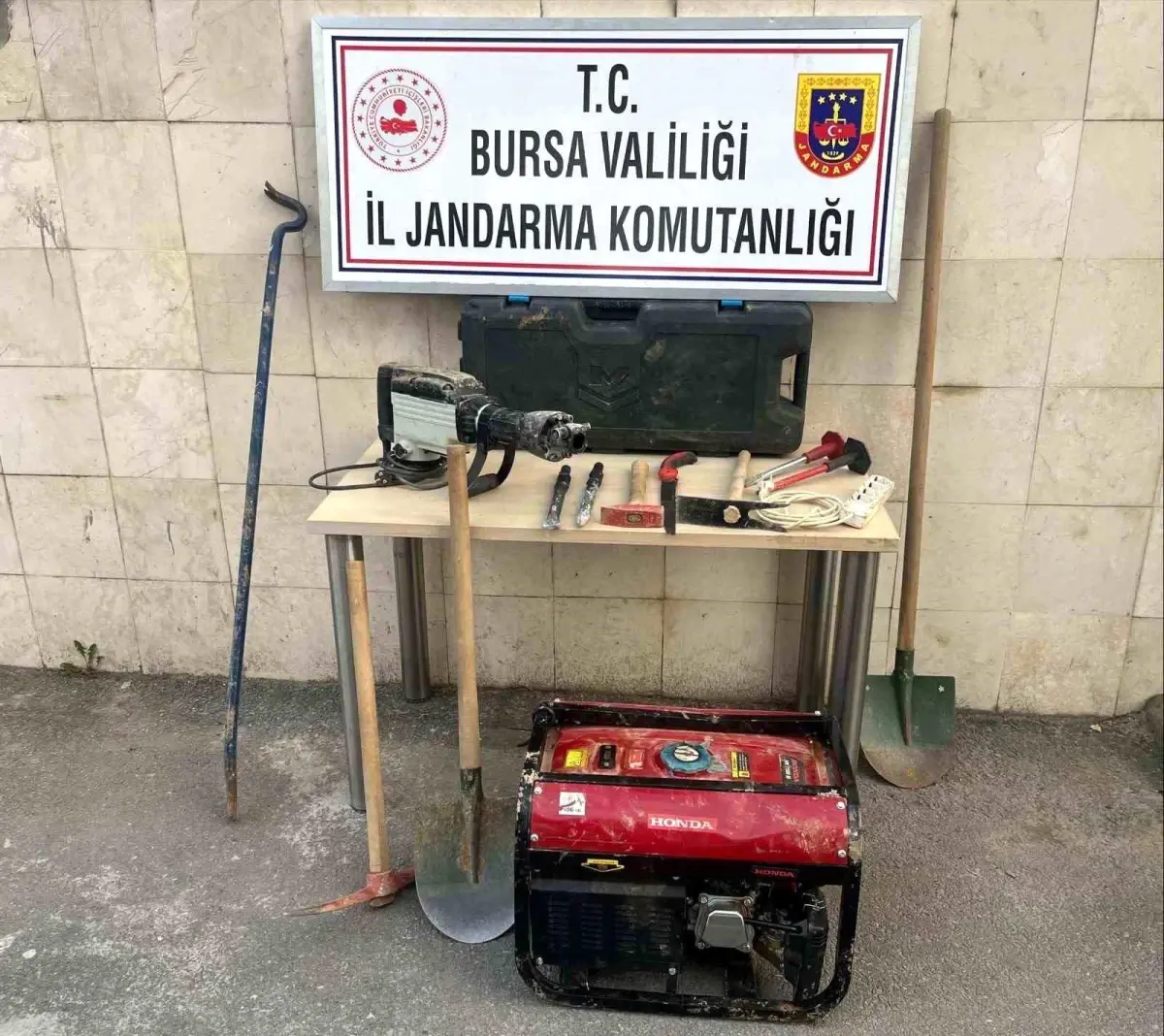 Gemlik\'te Kaçak Kazı Operasyonu