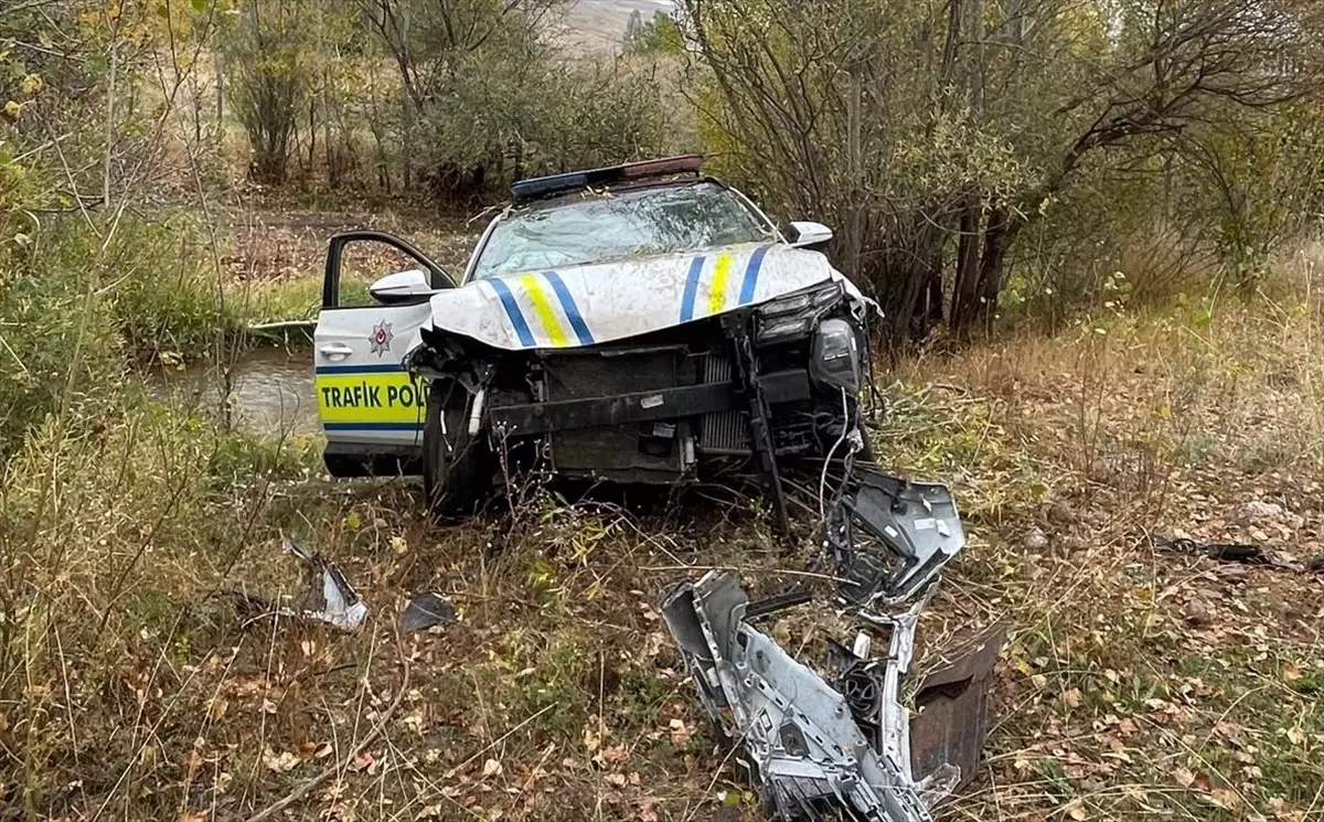 Erzincan\'da Takla Atan Polis Aracında 3 Yaralı