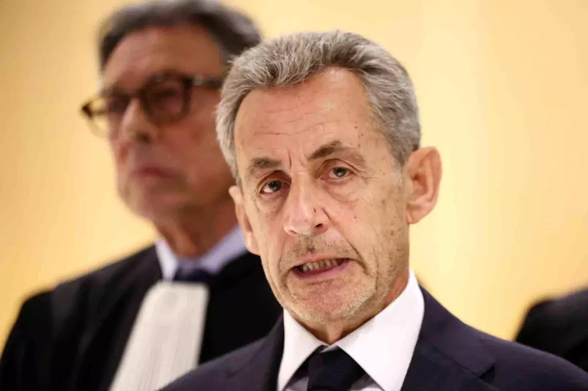 Sarkozy, 5 Yıl Hapis Cezasını Çekmek Üzere Cezaevine Girecek