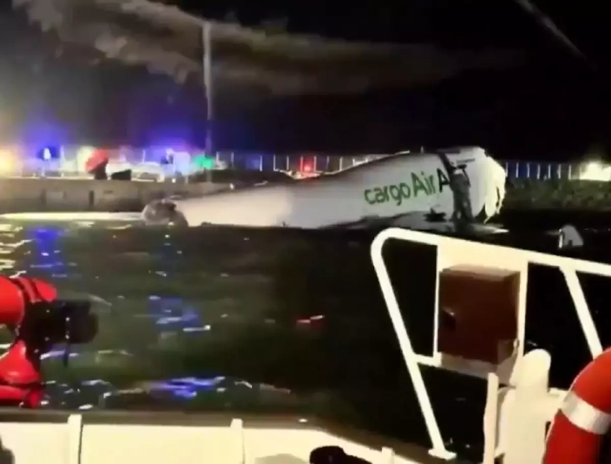 Boeing 747 Kargo Uçağı İniş Sırasında Kaza Yaptı