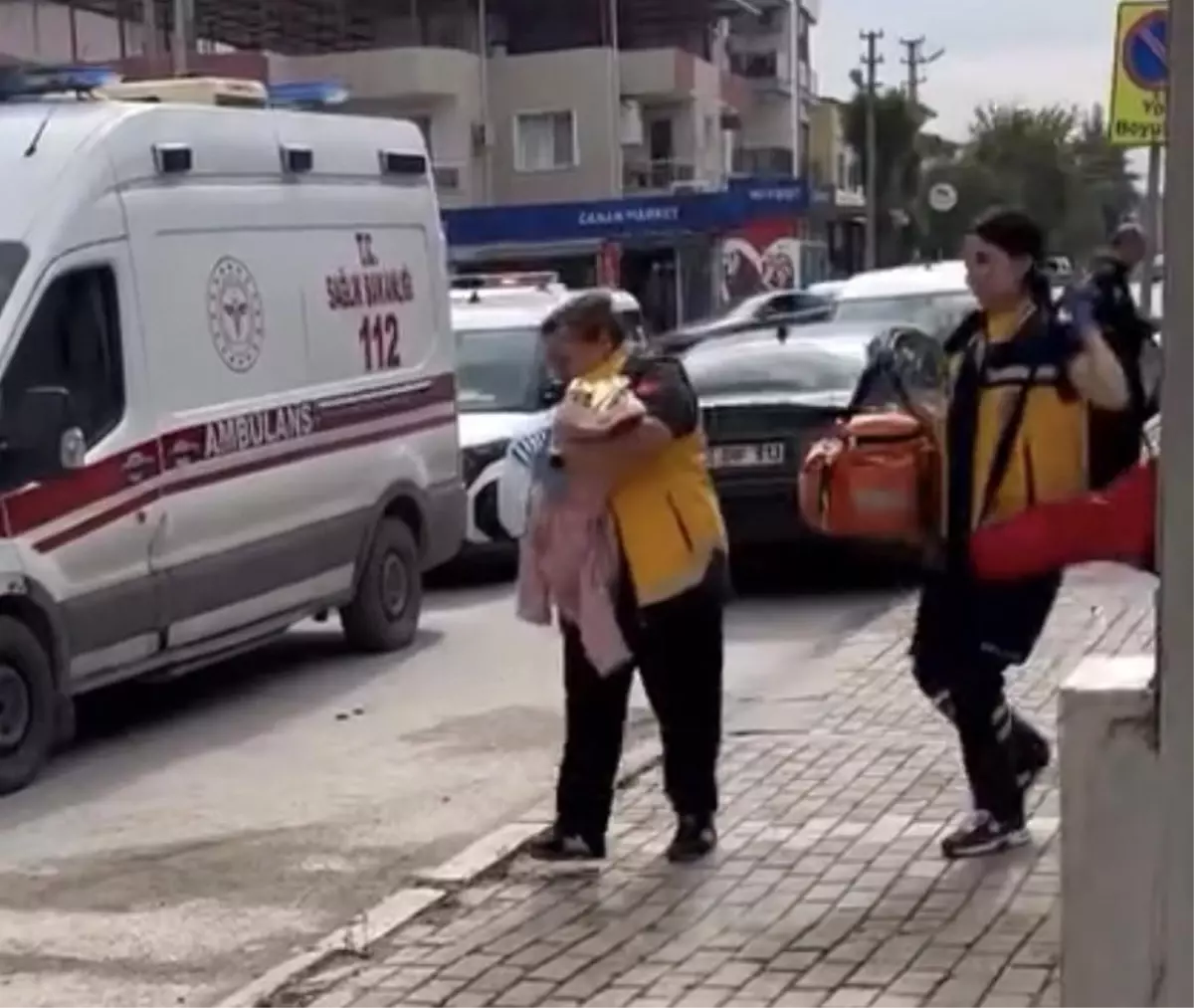 Gaziemir\'de Cami Avlusunda Bebek Bulundu