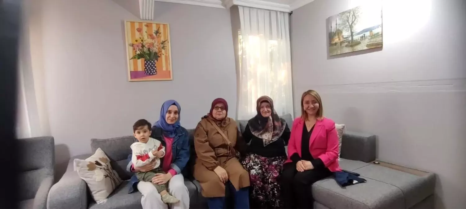 Başkan Tekin, Muhtarlar Günü\'nde Kadın Muhtarları Ziyaret Etti