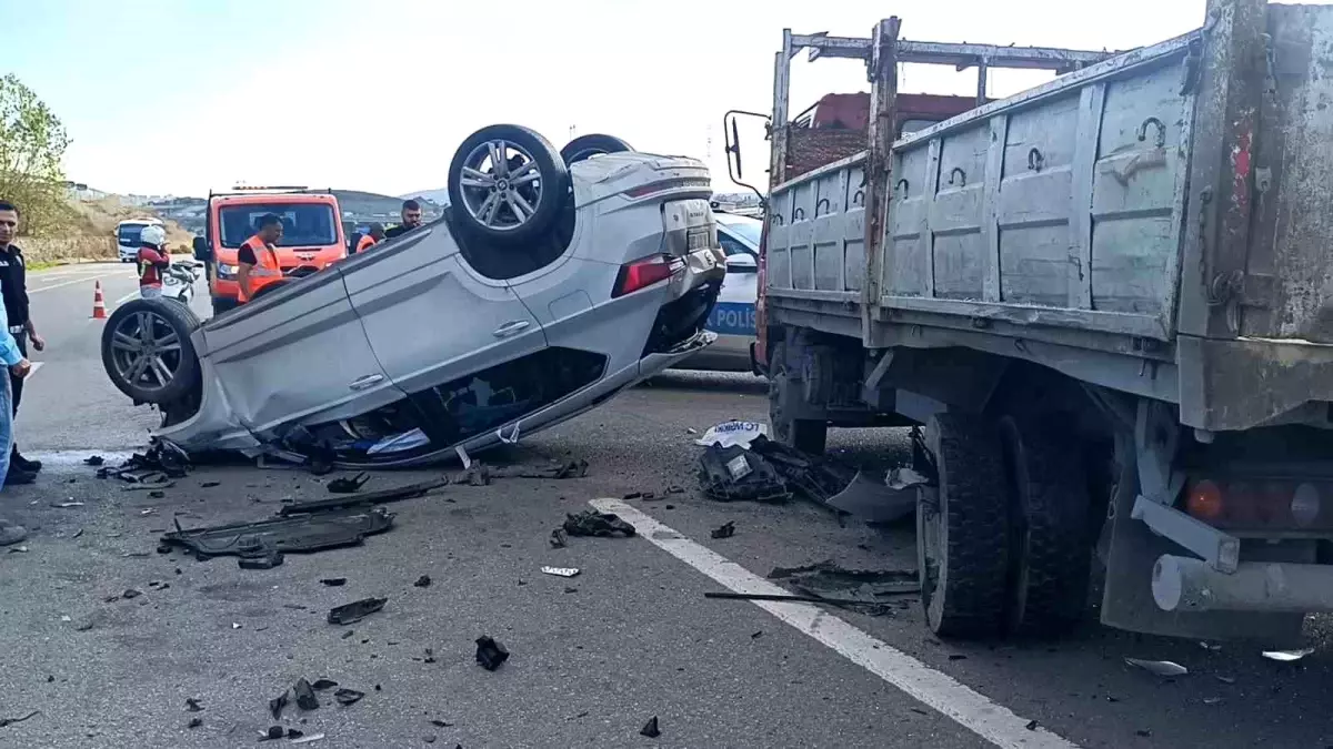 Sancaktepe\'de Kaza: Otomobil Takla Attı