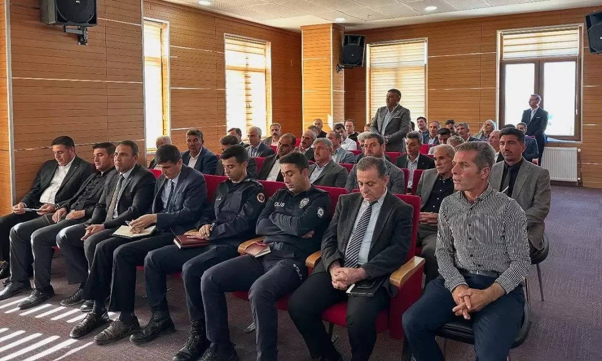 Sincik\'te Muhtarlarla Toplantı