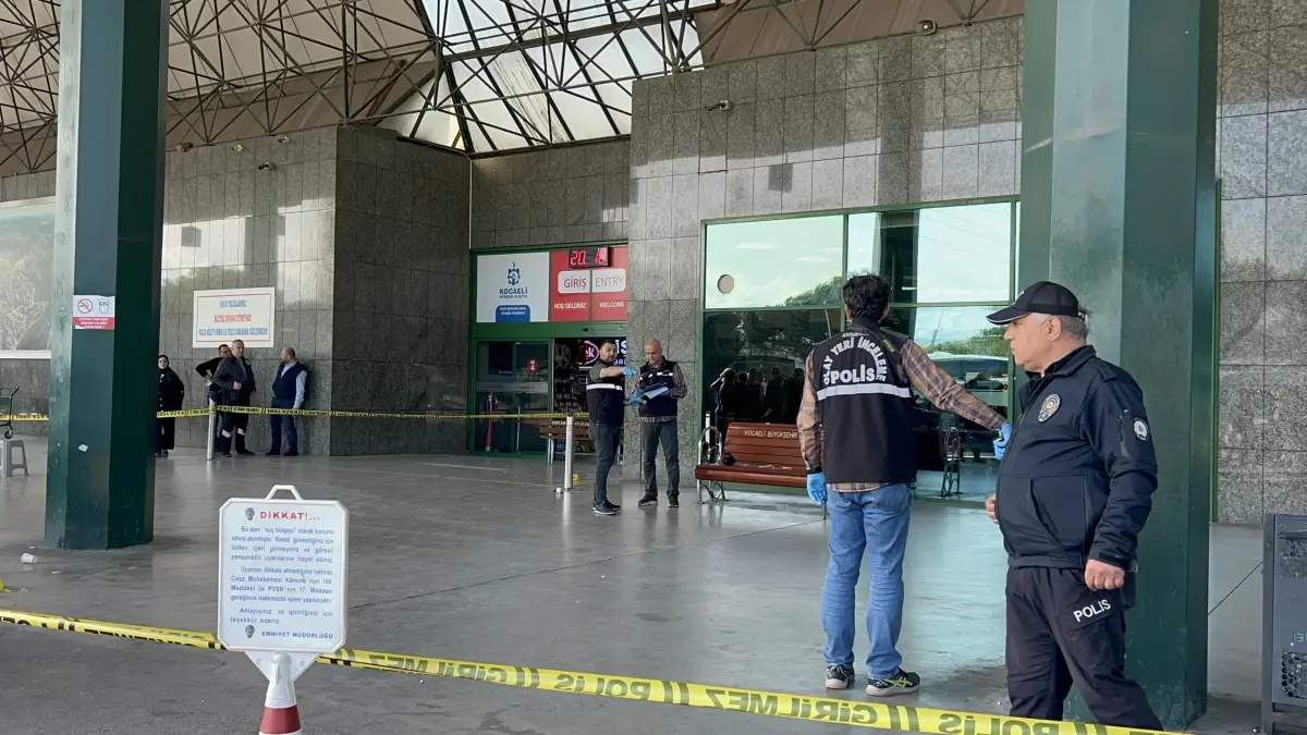 Terminalde korku dolu anlar: Uzman çavuş, polis ile çatıştı