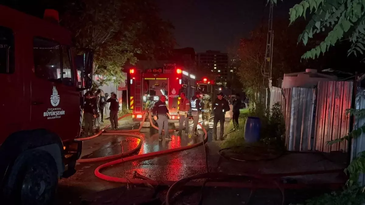 Küçükçekmece\'de Halı Yıkama Atölyesinde Yangın