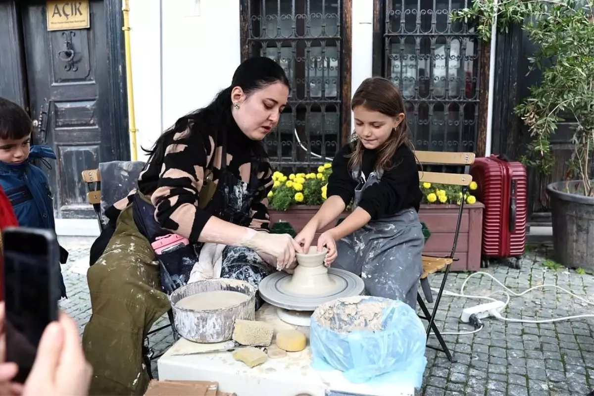 Kütahya\'da Yöresel Lezzetler ve El Sanatları Etkinliği Büyük İlgi Gördü