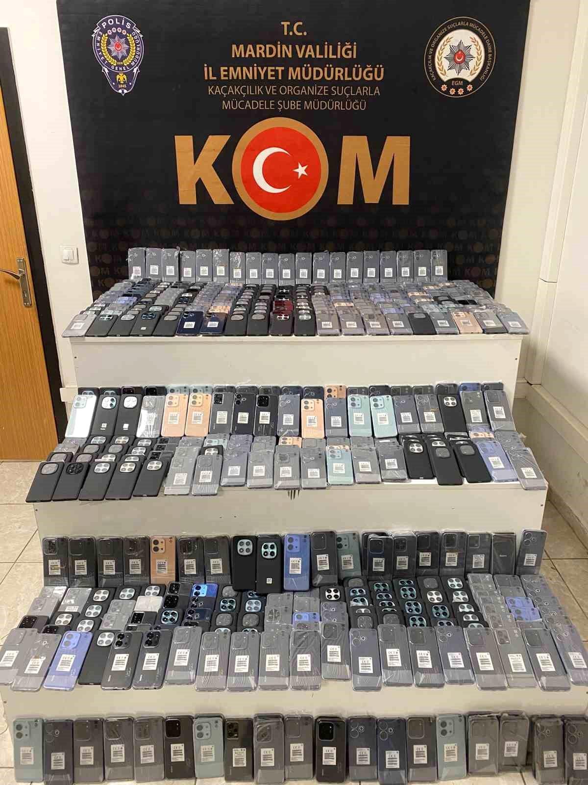 Mardin\'de Kaçak Cep Telefonu Operasyonu