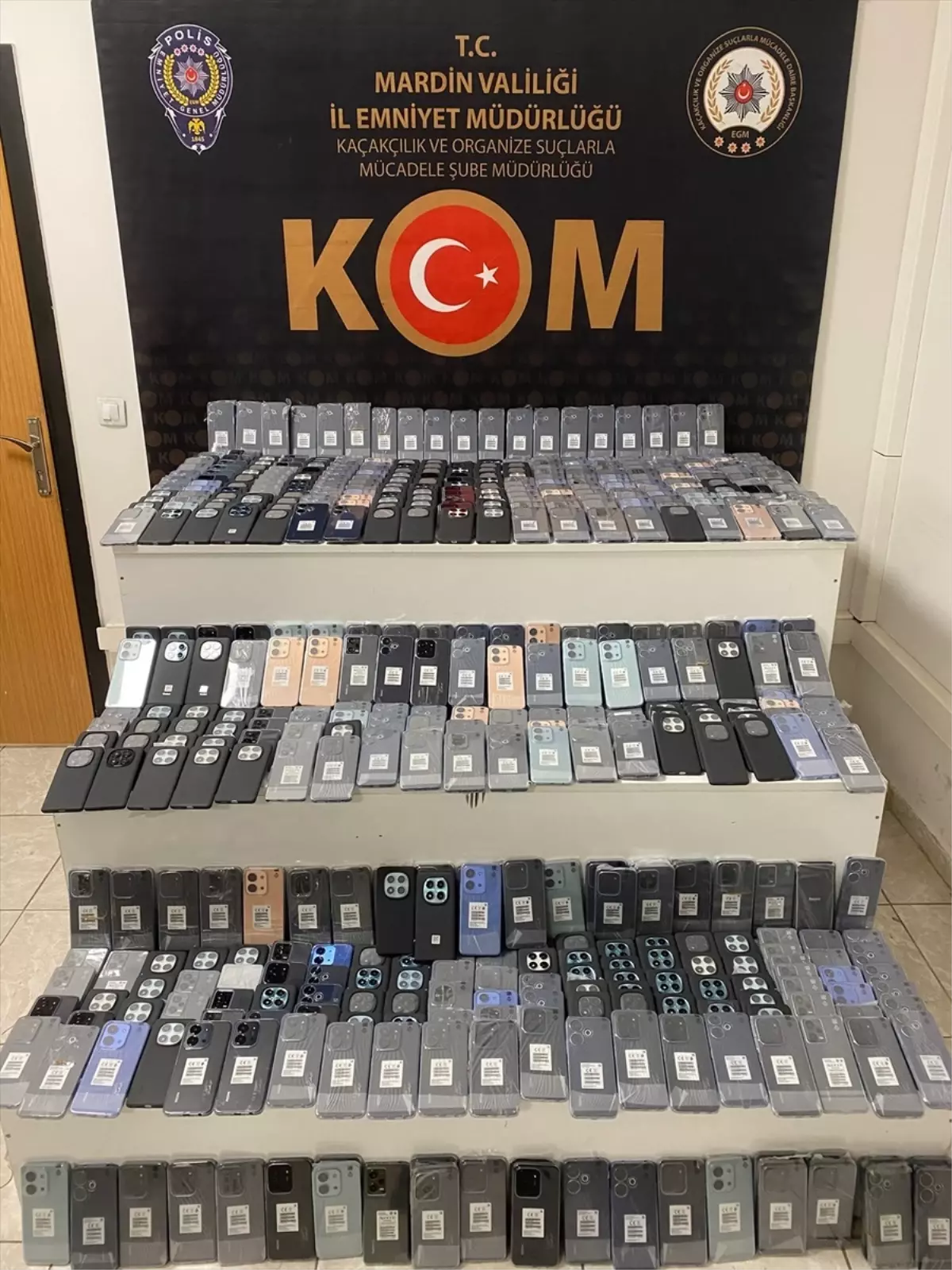 Mardin\'de Gümrük Kaçağı 602 Telefon Ele Geçirildi