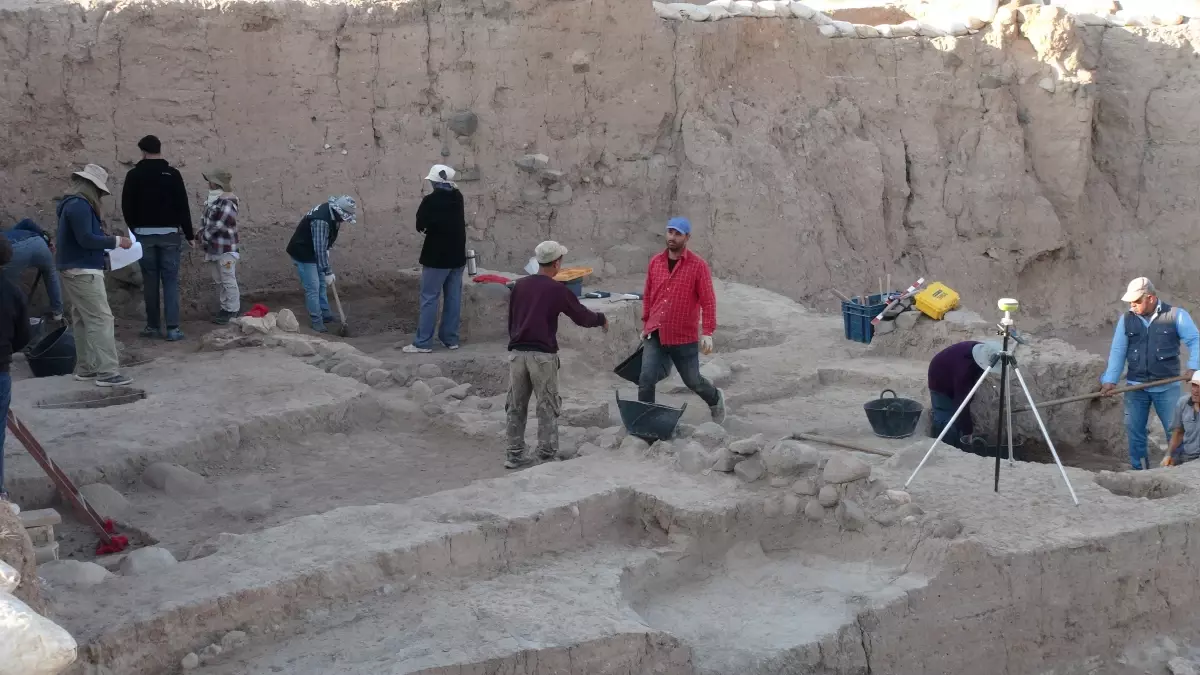 Oylum Höyük\'te Hitit ve Akad Tabletleri Bulundu