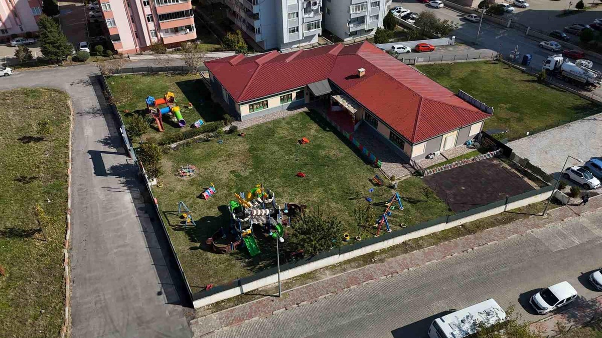 Öğretmen, uyuyan çocuğu ısırdı iddiası!