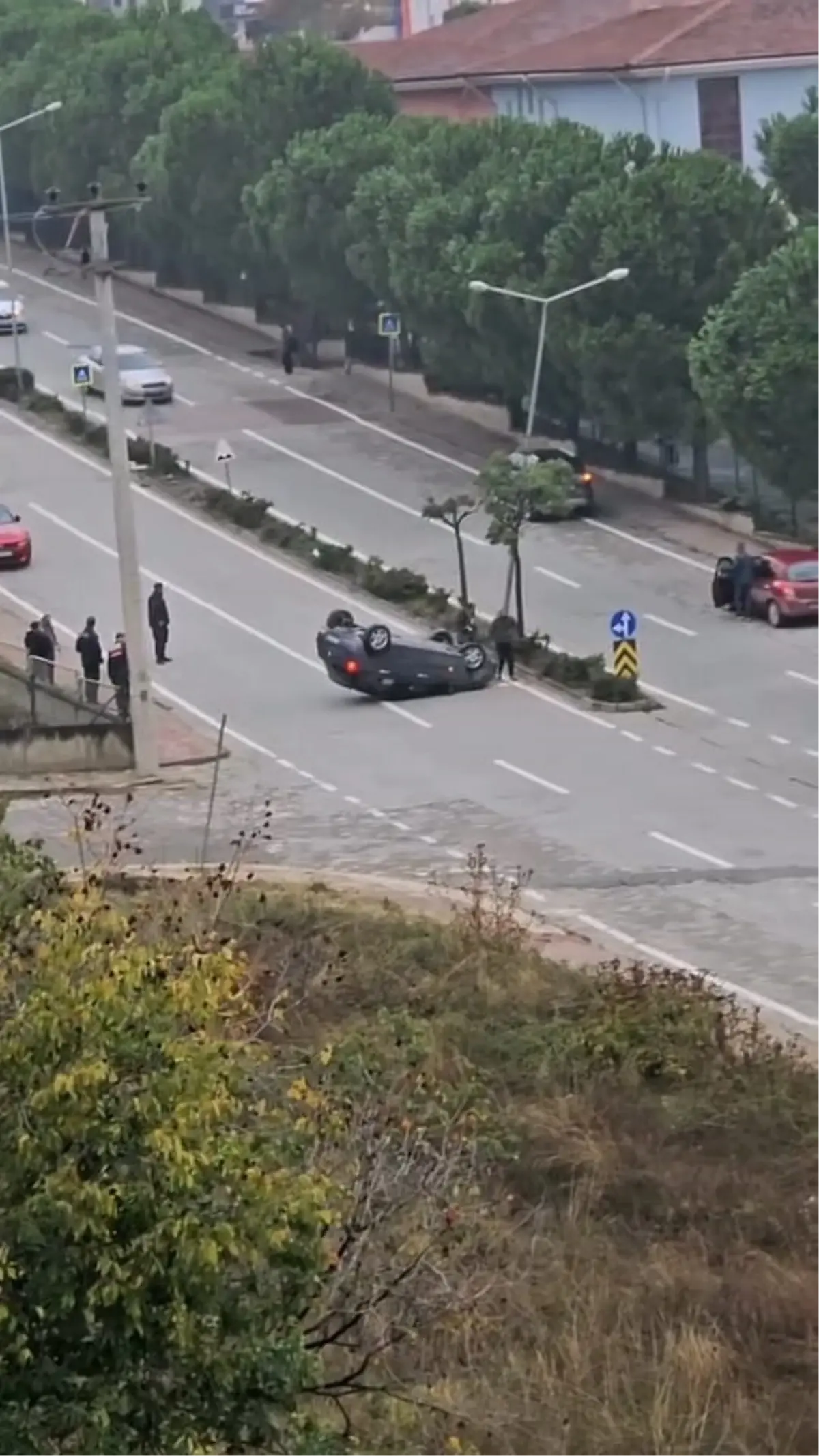 İnegöl\'de Takla Atan Araçta Sürücü Yaralandı