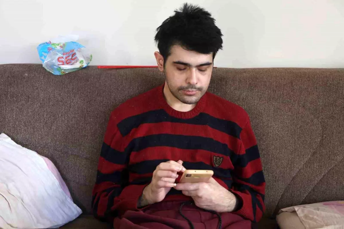 Telefon bağımlısı gençten ailelere tavsiye: Küçükken çocuklara telefon vermeyin