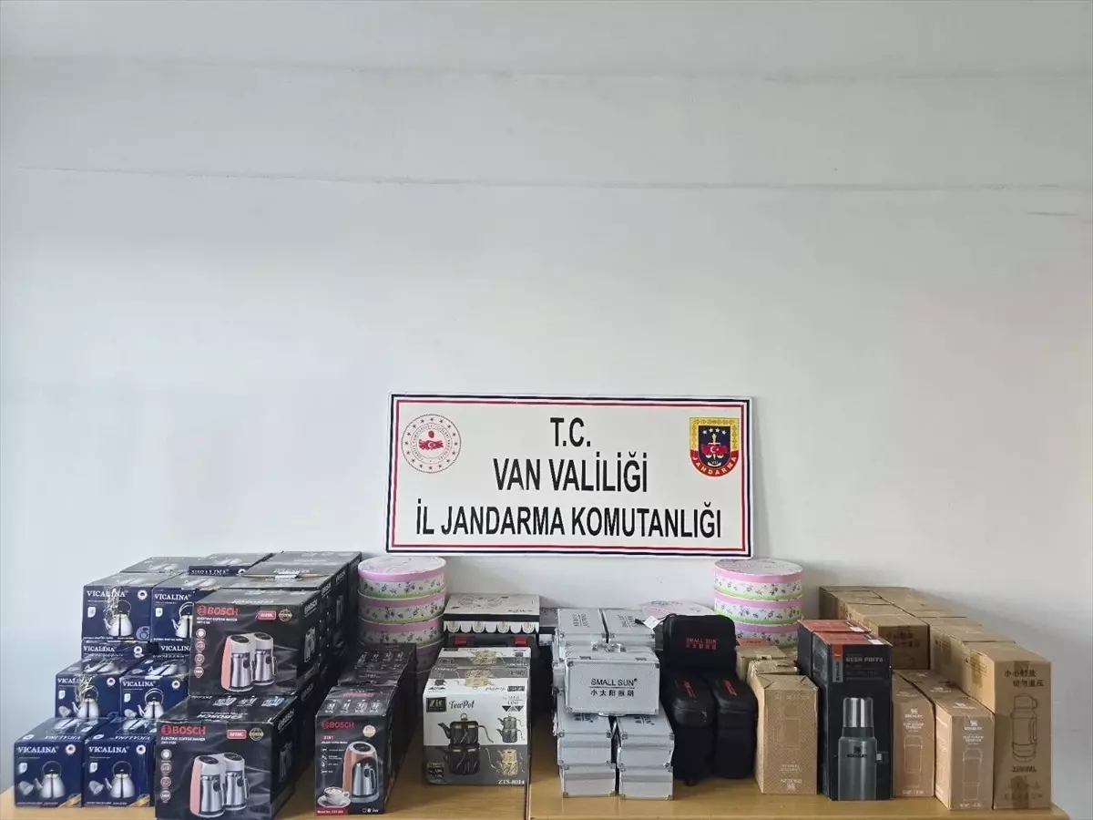 Başkale\'de Gümrük Kaçağı Malzeme Ele Geçirildi