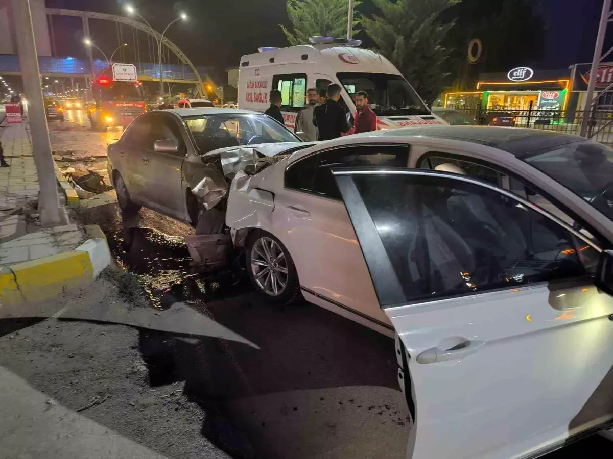 Van\'da Zincirleme Kaza: 4 Yaralı