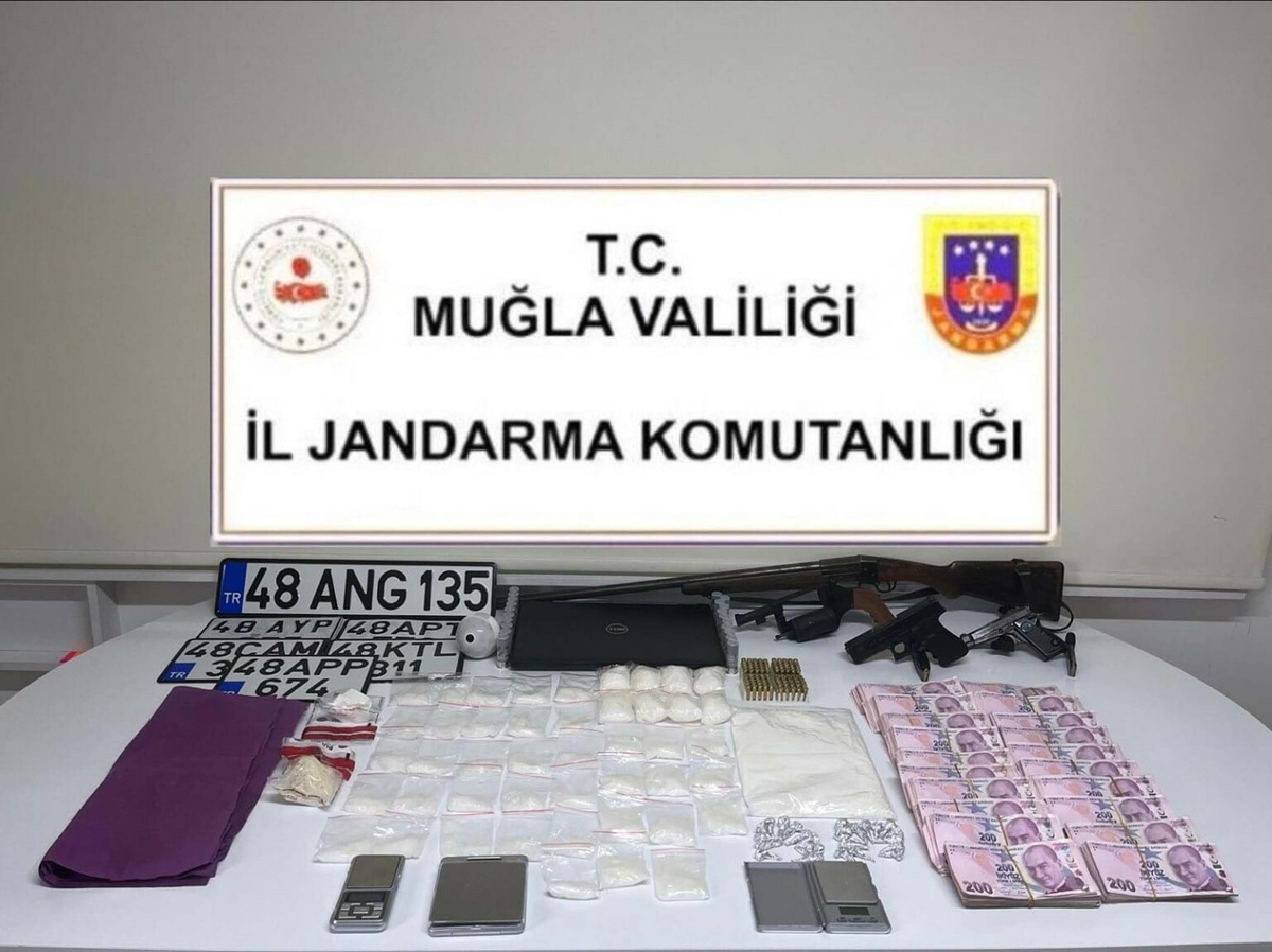 Fethiye\'de Uyuşturucu Operasyonu: 400 Bin Lira Ele Geçirildi